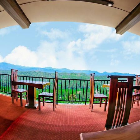 קנדי Romance Hills Hotel מראה חיצוני תמונה