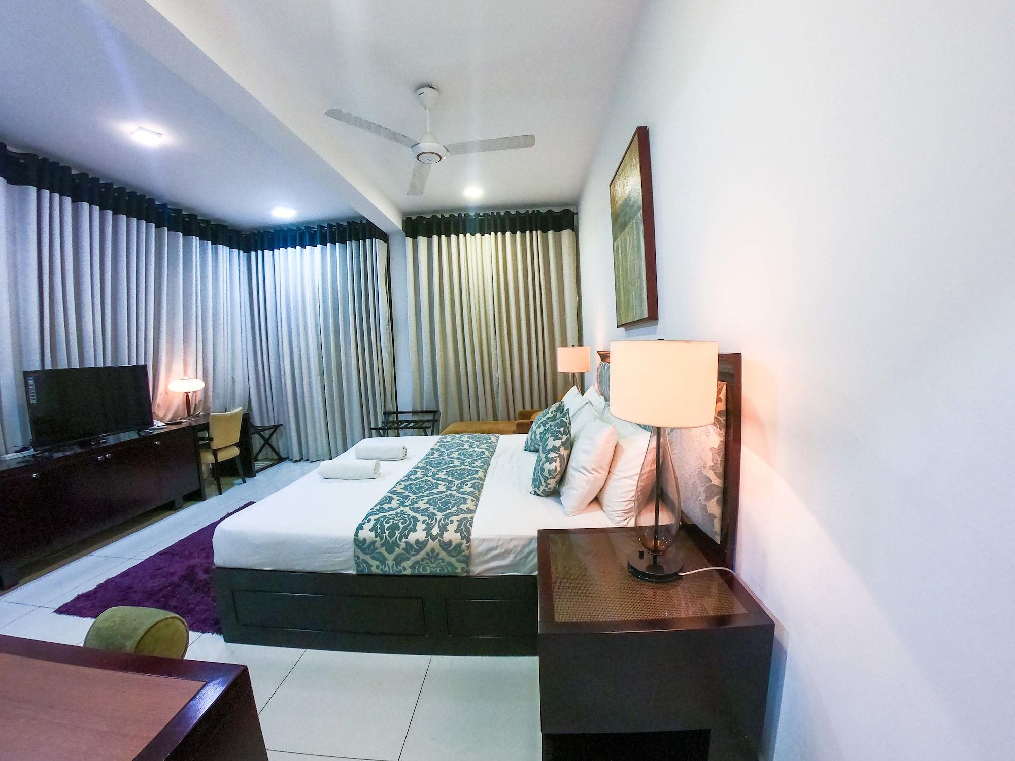 קנדי Romance Hills Hotel מראה חיצוני תמונה