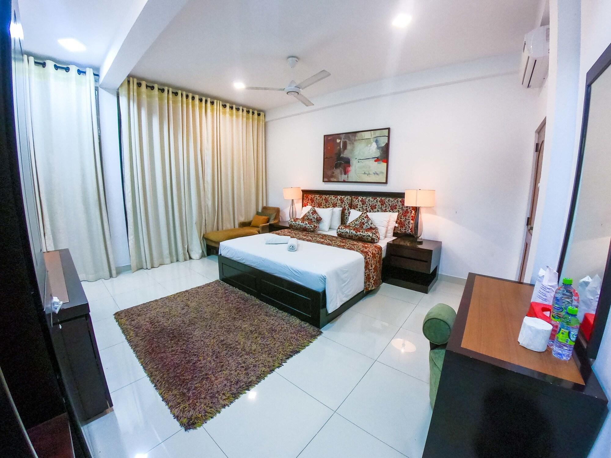 קנדי Romance Hills Hotel מראה חיצוני תמונה