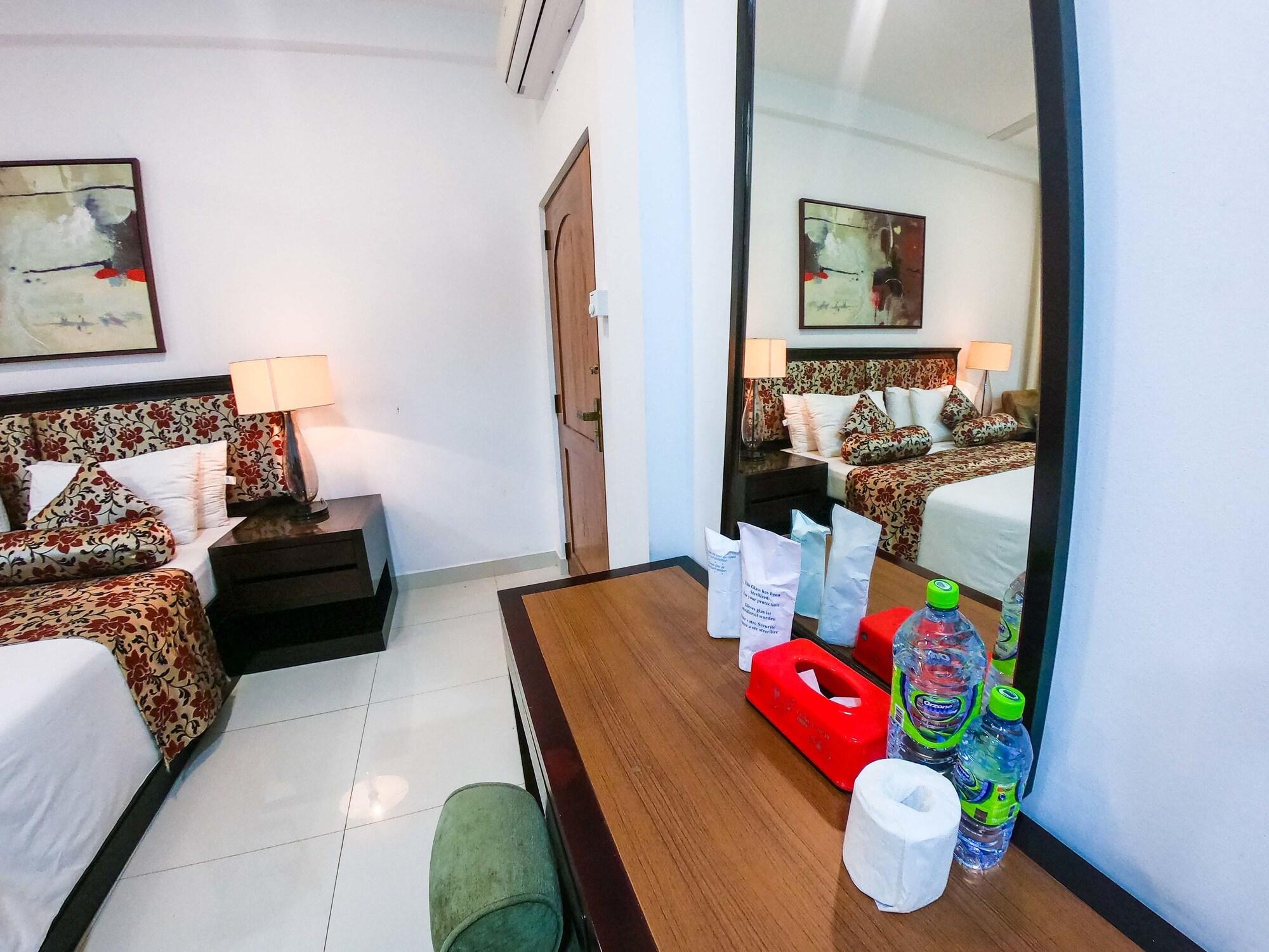 קנדי Romance Hills Hotel מראה חיצוני תמונה
