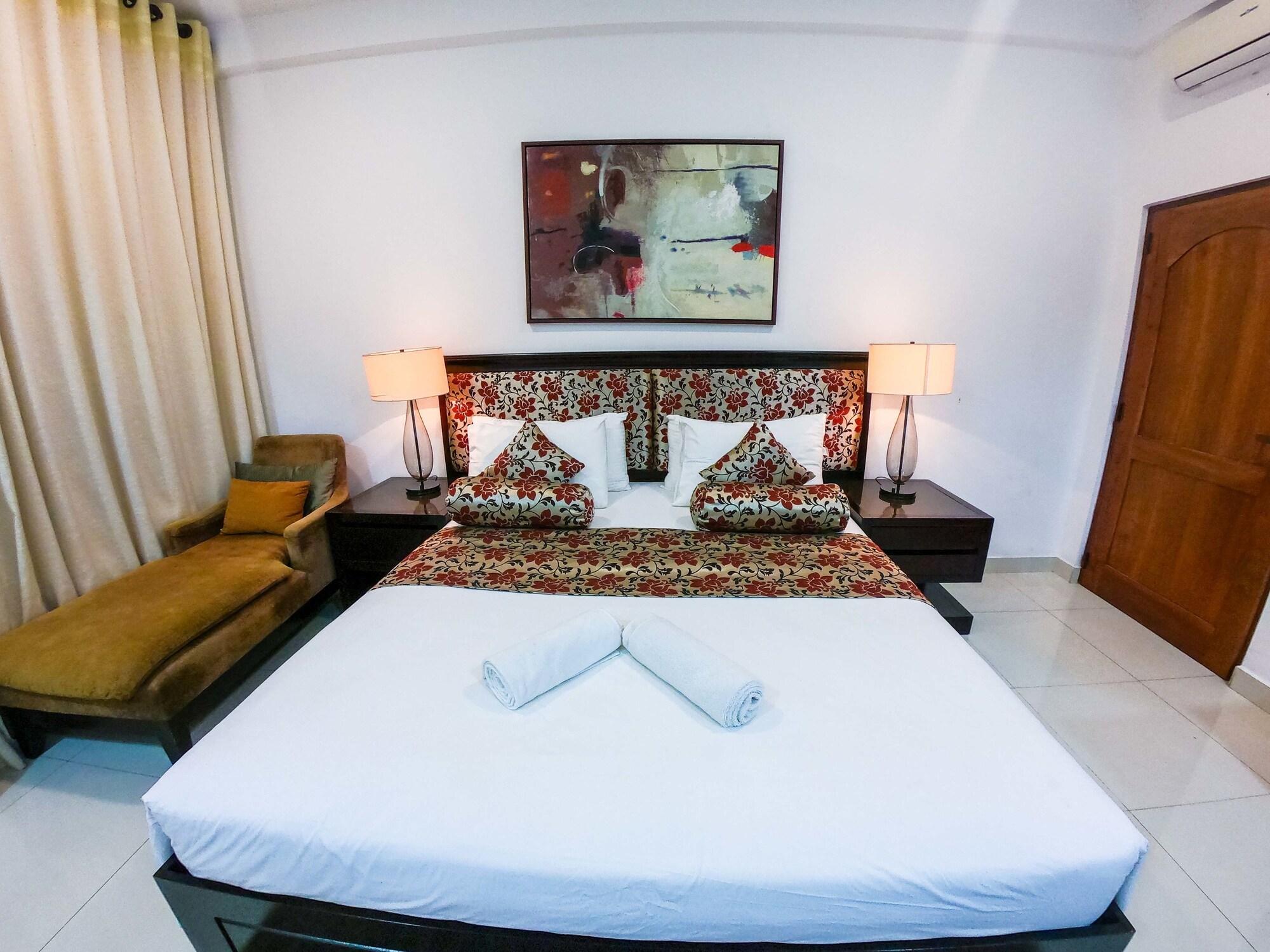 קנדי Romance Hills Hotel מראה חיצוני תמונה