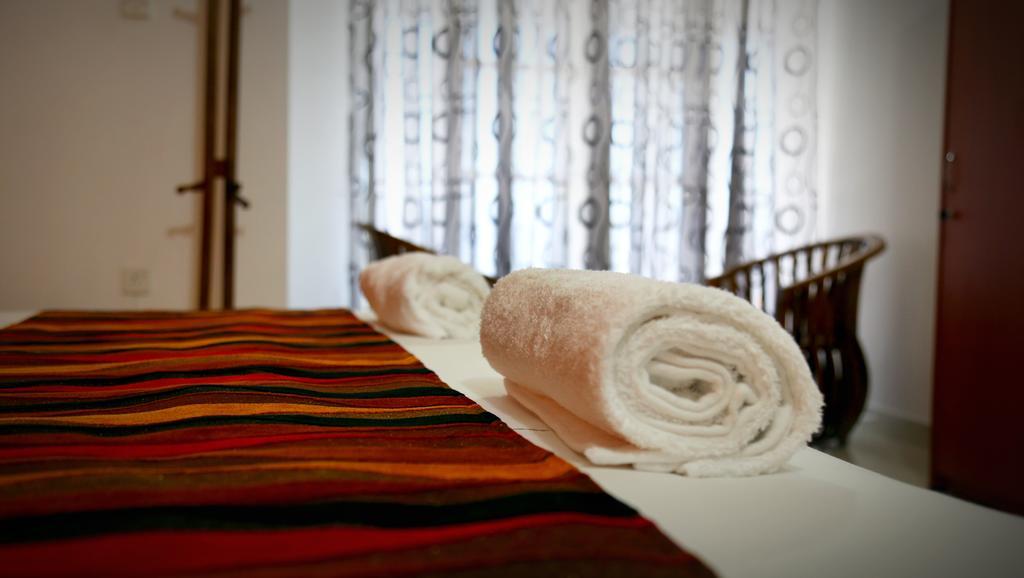 קנדי Romance Hills Hotel מראה חיצוני תמונה