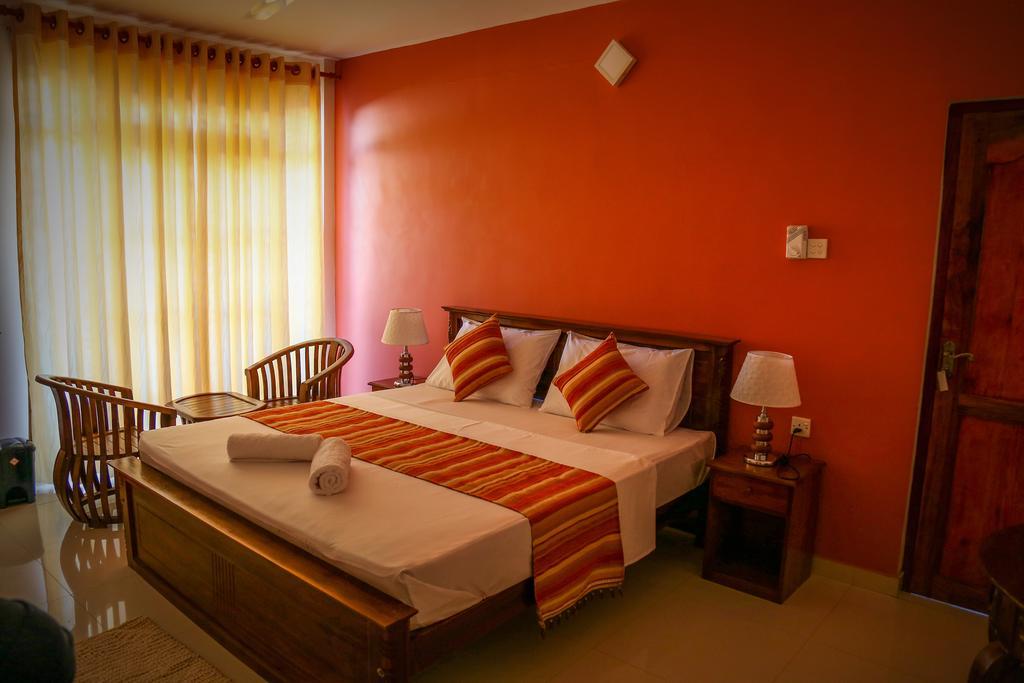 קנדי Romance Hills Hotel מראה חיצוני תמונה