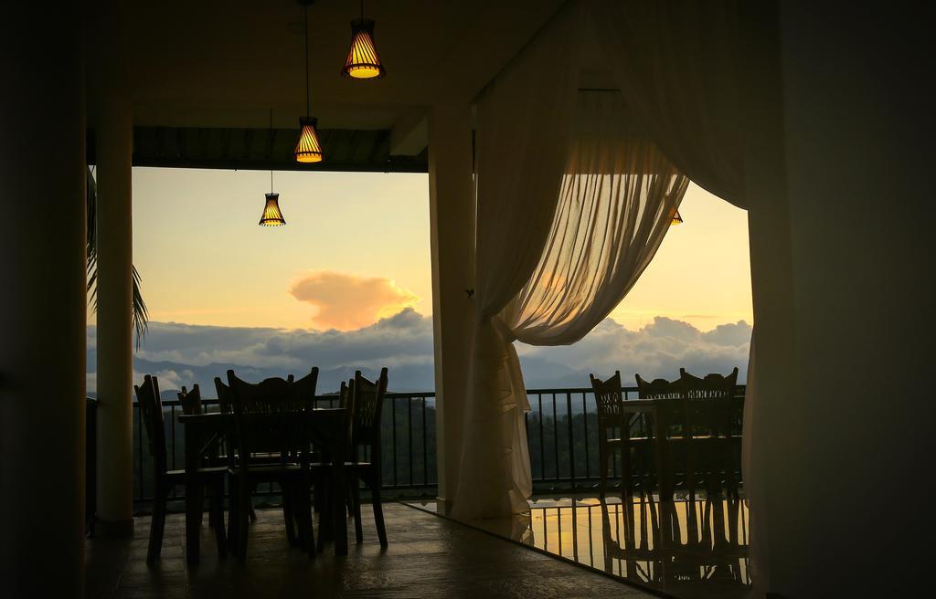 קנדי Romance Hills Hotel מראה חיצוני תמונה