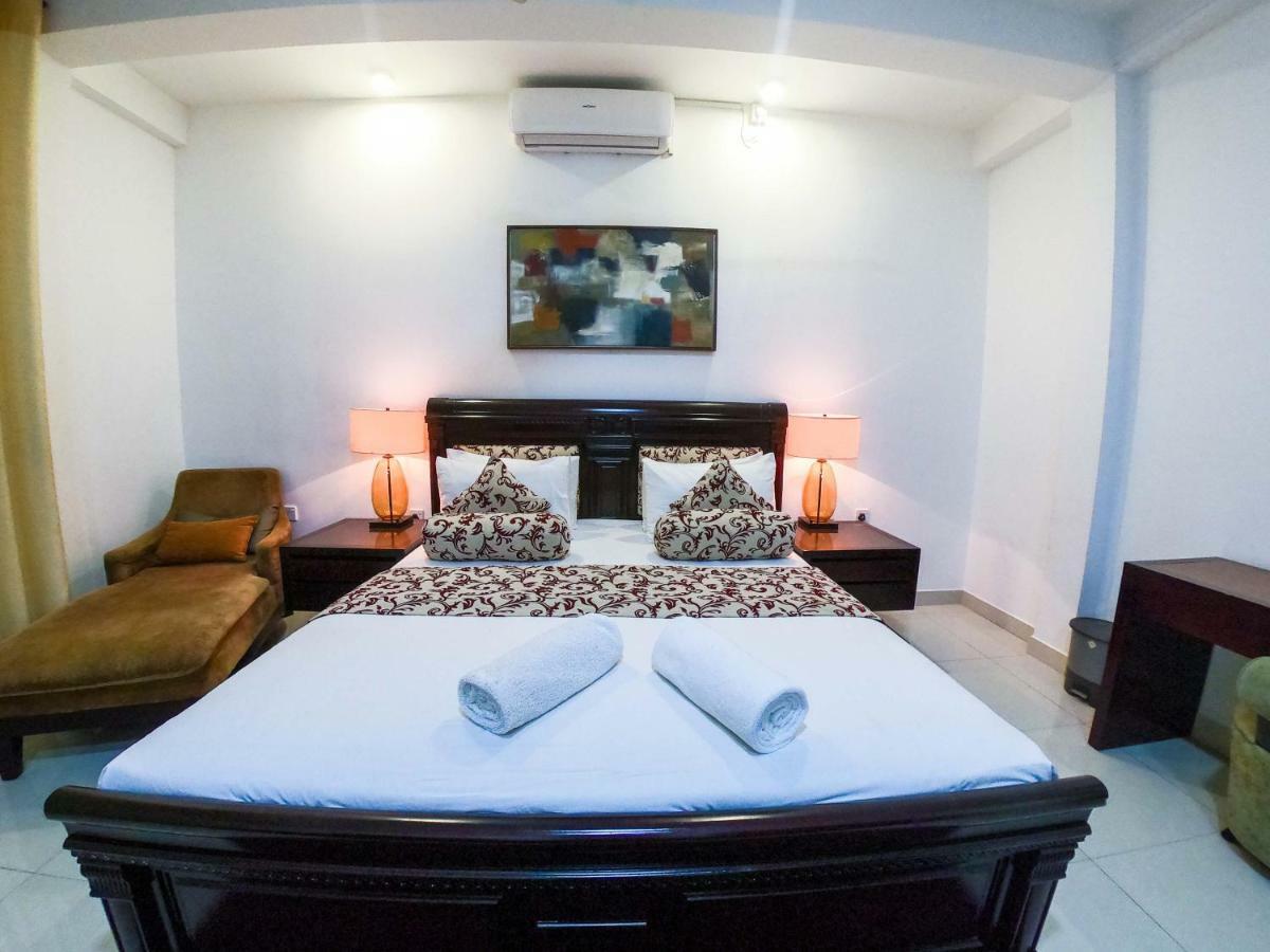 קנדי Romance Hills Hotel מראה חיצוני תמונה