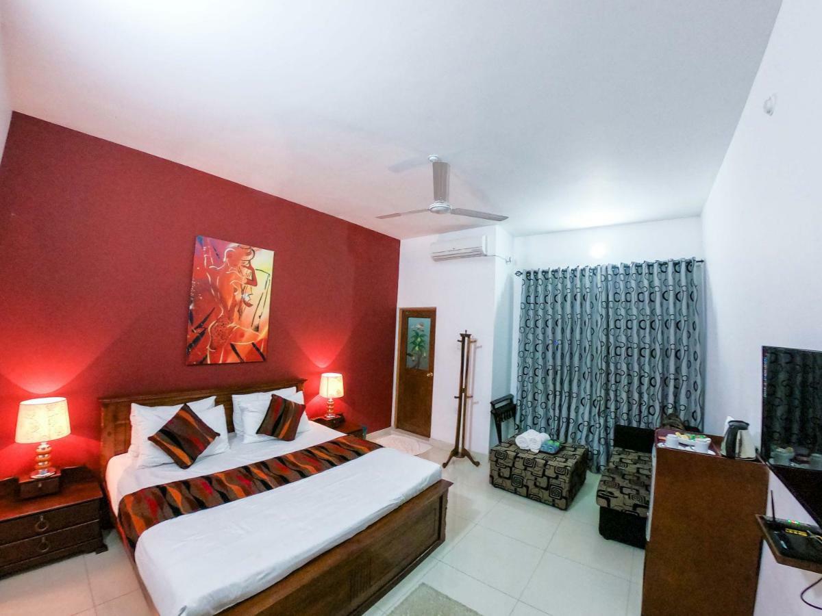 קנדי Romance Hills Hotel מראה חיצוני תמונה