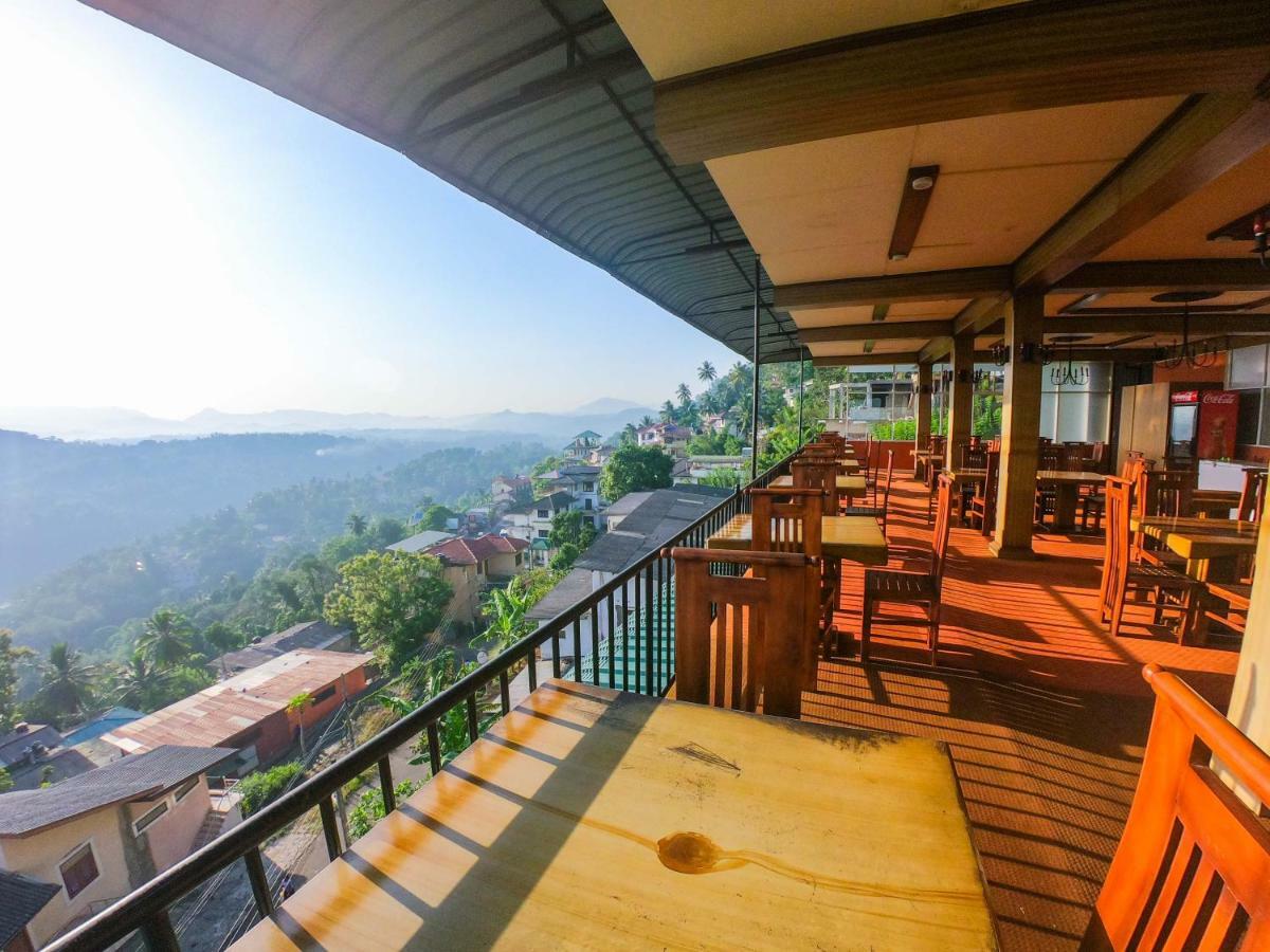 קנדי Romance Hills Hotel מראה חיצוני תמונה